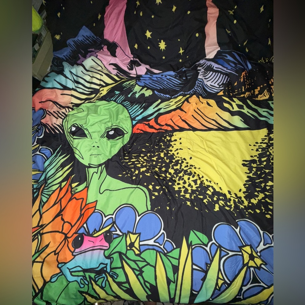 Dolls Kill Home Ethereal World Space Alien Cosmic Duvet Cover Trippy UFO Star